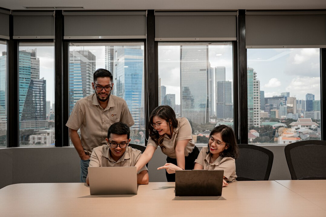team using productivity app